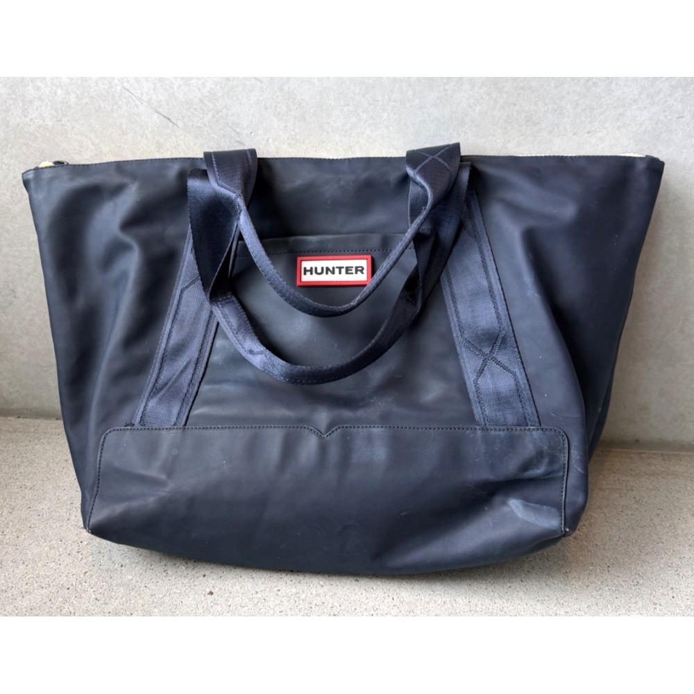 Hunter x Target 20th Anniversary Large Zippered Tote Bag, Navy Blue Ylw interior